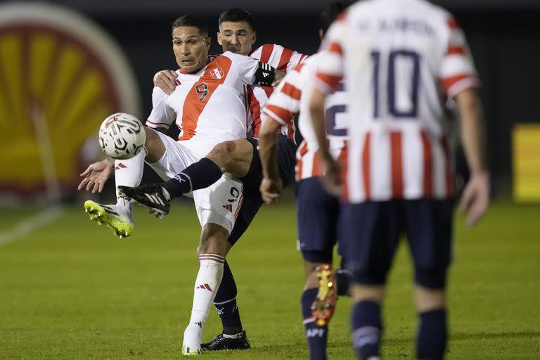 Paolo Guerrero, entre todos, con alma y vida