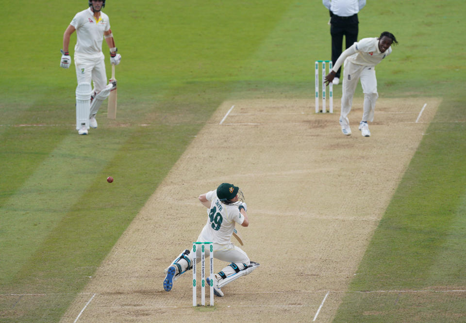 LONDON, ENGLAND - AUGUST 17: Australia batsman Steve Smith is hit on the neck from a high ball from England bowler Jofra Archer (Sequence 3 of 9) at Lord's Cricket Ground on August 17, 2019 in London, England. (Photo by Jed Leicester/Getty Images)