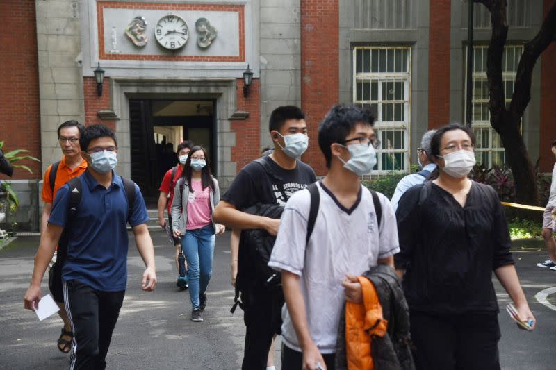 ▲大學甄選入學委員會提醒，經各大學錄取之考生（含正、備取生）應於6月6日至6月7日完成登記。（示意圖，資料照片／記者黃仁杰,2020.07.02）