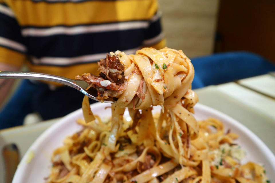 casa brazilia lunch menu - beef rib with pasta closeup