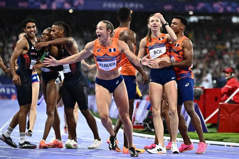 Nadie puede creer lo que hizo Femke Bol en el desenlace de los 4 x 400 metros mixto: pasó de cuarta a primera en pocas decenas de metros.