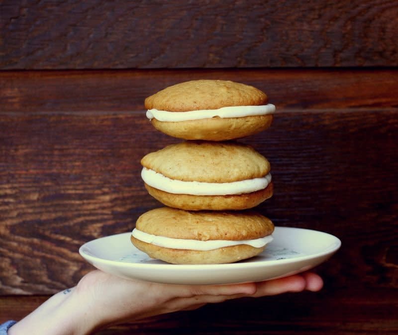 <strong>Get the <a href="http://www.abeautifulmess.com/2011/10/spiced-cider-whoopie-pie-recipe.html" target="_blank">Spiced Cider Whoopie Pies recipe</a> by A Beautiful Mess</strong>