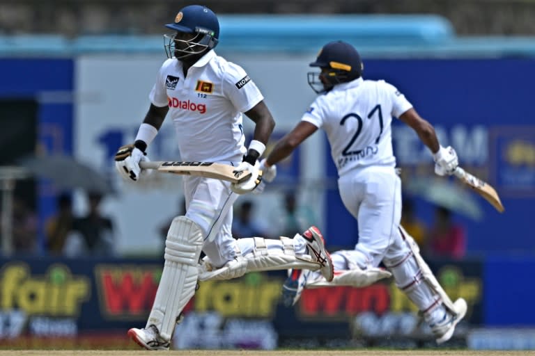 Sri Lanka's Angelo Mathews (L) and Kamindu Mendis during the first day of the first Test against New Zealand (IDREES MOHAMMED)