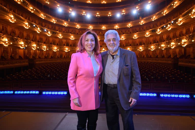 Plácido Domingo y la soprano María José Siri en el escenario, en los ensayos previos a los dos conciertos en el Colón