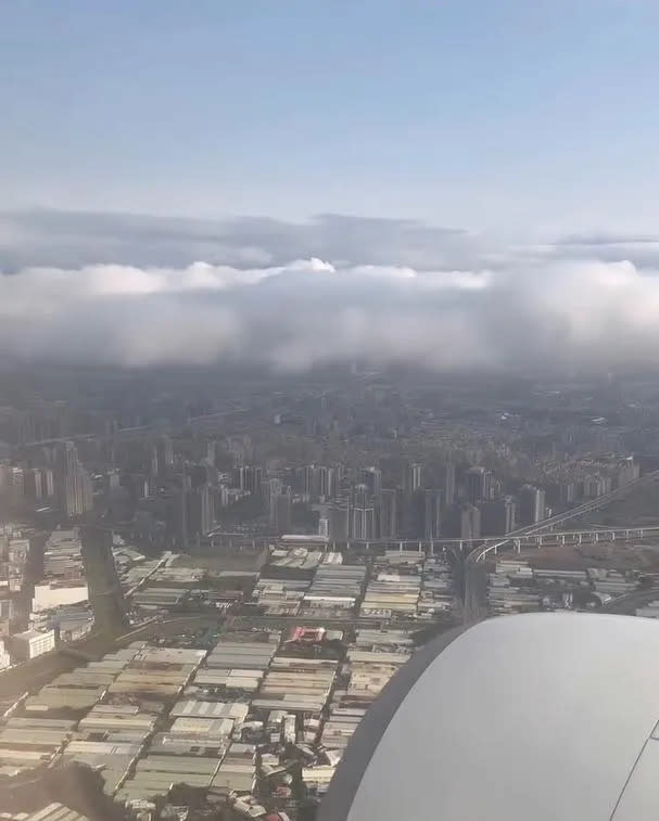 <strong>許多乘客抱怨「空中塞機」，導致航班在天空不斷盤旋。（圖／當事人授權提供）</strong>