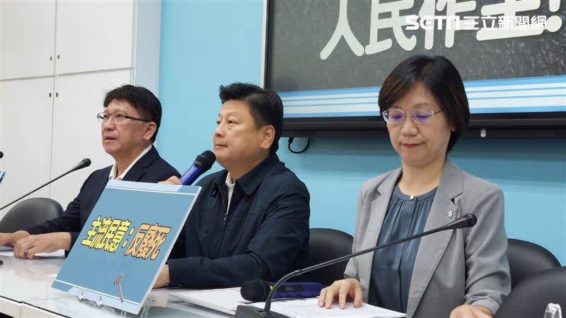 國民黨團記者會，總召傅崐萁、首席副書記長林思銘、立委翁曉玲出席。(圖/記者陳怡潔攝影)