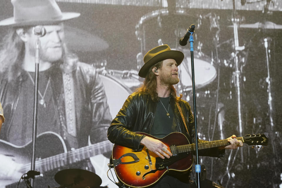 Wesley Schultz de The Lumineers durante su concierto en el festival Corona Capital en la Ciudad de México, el domingo 19 de noviembre de 2023. (Foto AP/Aurea Del Rosario)