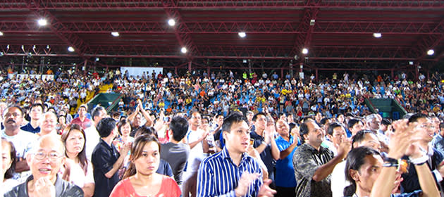 A crowd of more than 3,000 turned up at the Reform Party's rally at Clementi stadium on Thursday, 28 April. (Yahoo! photo/ Ewen Boey)