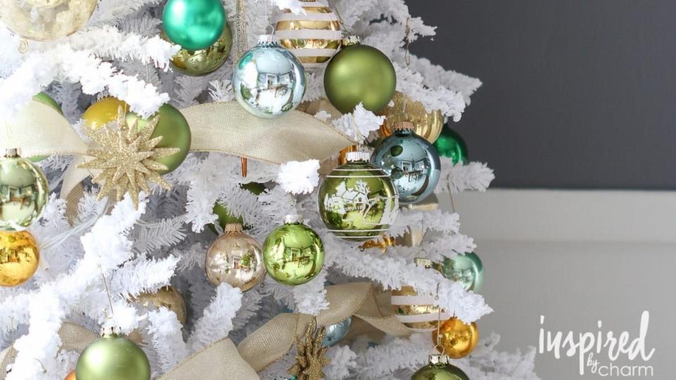 christmas tree themes green and gold christmas tree