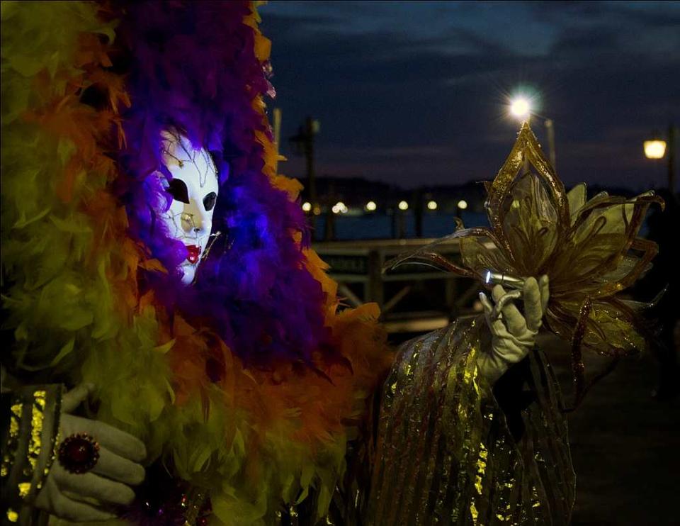 Anything modern in Venice is discordant, the Gondolas, the water-taxis and the vaporettos (waterbus) reverberates that the city is unaffected by time, and people decked in flashy vintage attire can make you feel that you are in the 16th century.