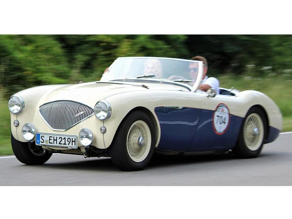 以「100」命名，主要是Austin-Healey 100的極速可以達到100英里/小時（約160公里/小時）。