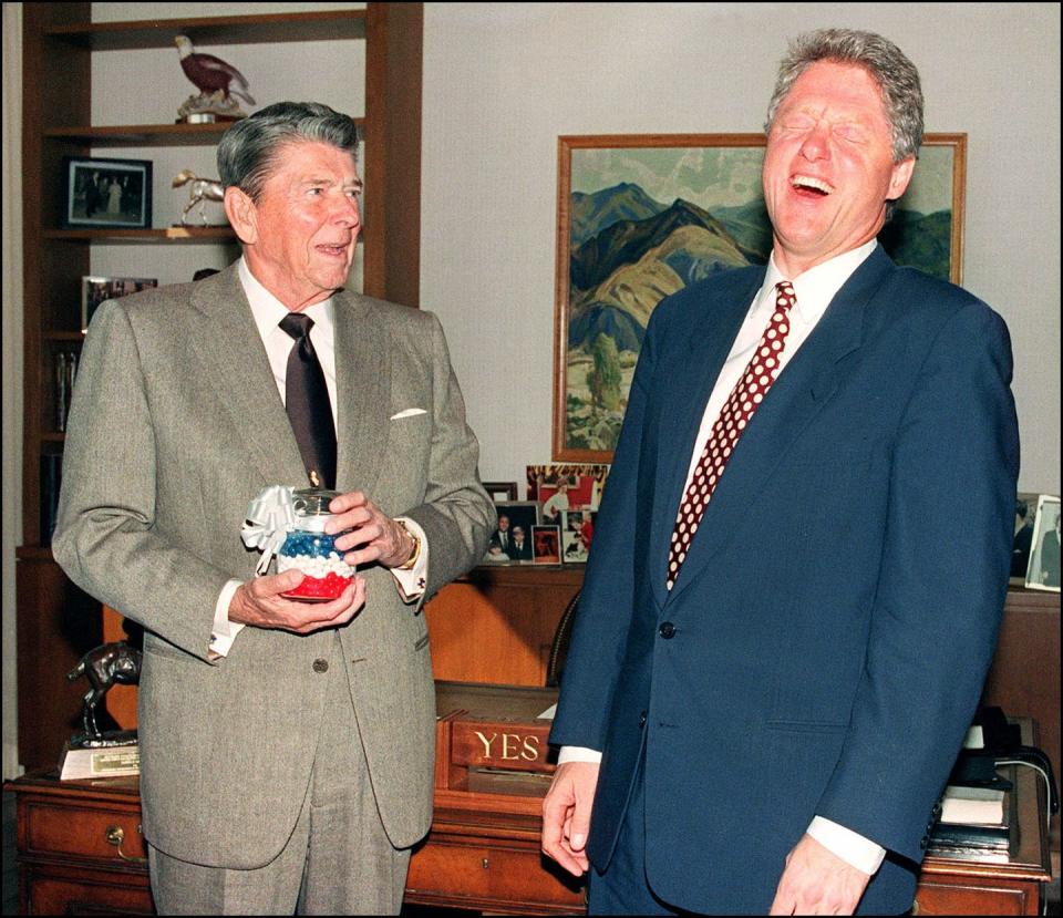 10) Ronald Reagan congratulates Bill Clinton