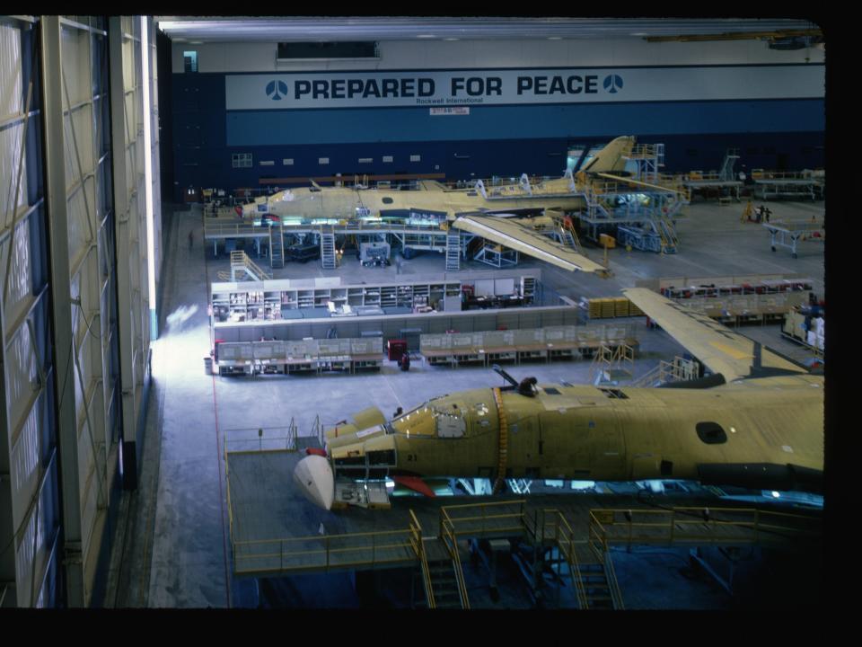 SoCal b-1 bomber construction