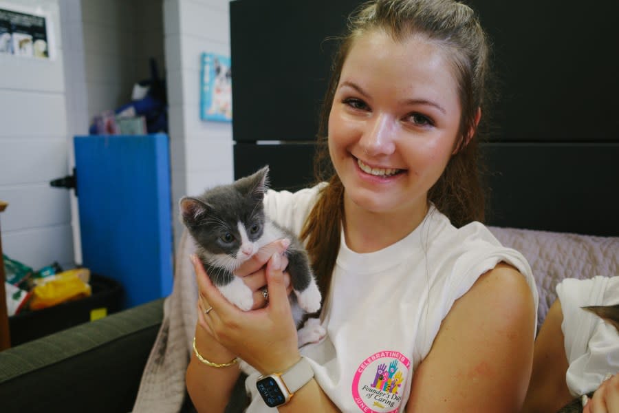 Digital Content Producer Rebecca Teutsch got to spend some quality time with Flint (photo: Cristina Byrne, WHNT)