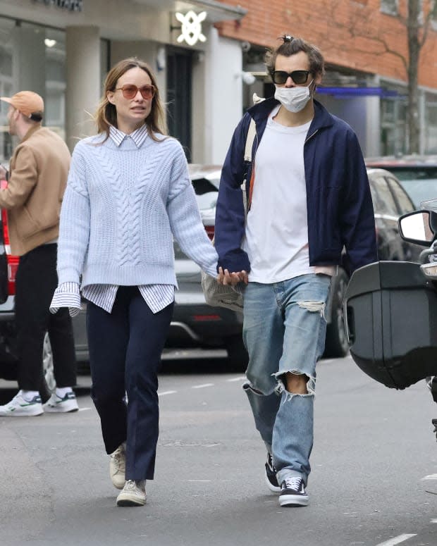 Harry Styles and Olivia Wilde are seen in Soho on March 15, 2022 in London.<p><a href="https://www.gettyimages.com/detail/1386918179" rel="nofollow noopener" target="_blank" data-ylk="slk:Neil Mockford/Getty Images;elm:context_link;itc:0;sec:content-canvas" class="link ">Neil Mockford/Getty Images</a></p>