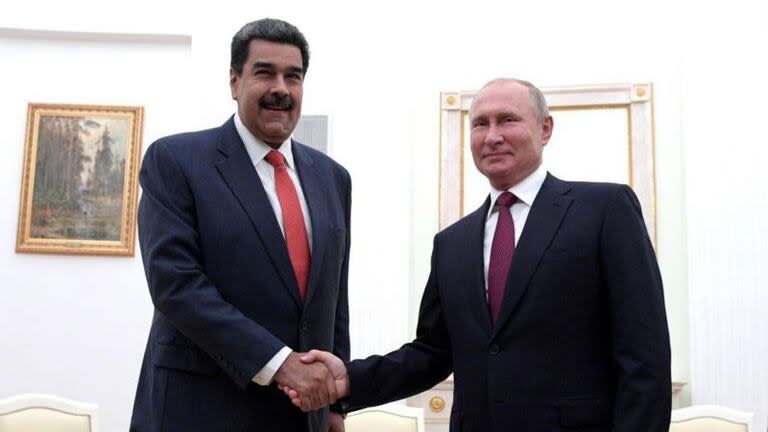Venezuela ha mantenido una relación muy estrecha con Rusia en los últimos años. El presidente Nicolás Maduro visitó a Vladimir Putin en el Kremlin en 2019