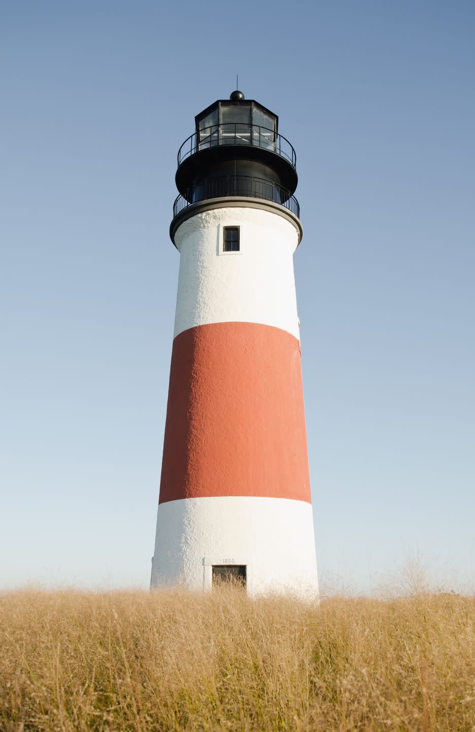 2) It has over 14 historical lighthouses.