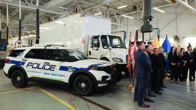 A press conference with the truck allegedly used to move the stolen gold - Photo: Richard Lautens/Toronto Star (Getty Images)