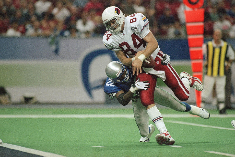 Chris Gedney (84) played six NFL seasons, three with the Arizona Cardinals, after starring at Syracuse University. (AP) 