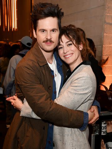 <p>Alan Chapman/Dave Benett/Getty</p> Tom Riley and Lizzy Caplan in 2023.