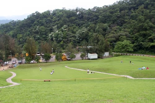 【台北文山區】福德坑環保復育公園─滑草、放風箏、騎單車！