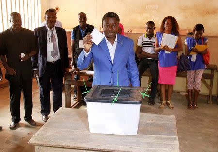 Incumbent presidential candidate Faure Gnassingbe casts his ballot in Lome April 25, 2015. REUTERS/Noel Kokou Tadegnon