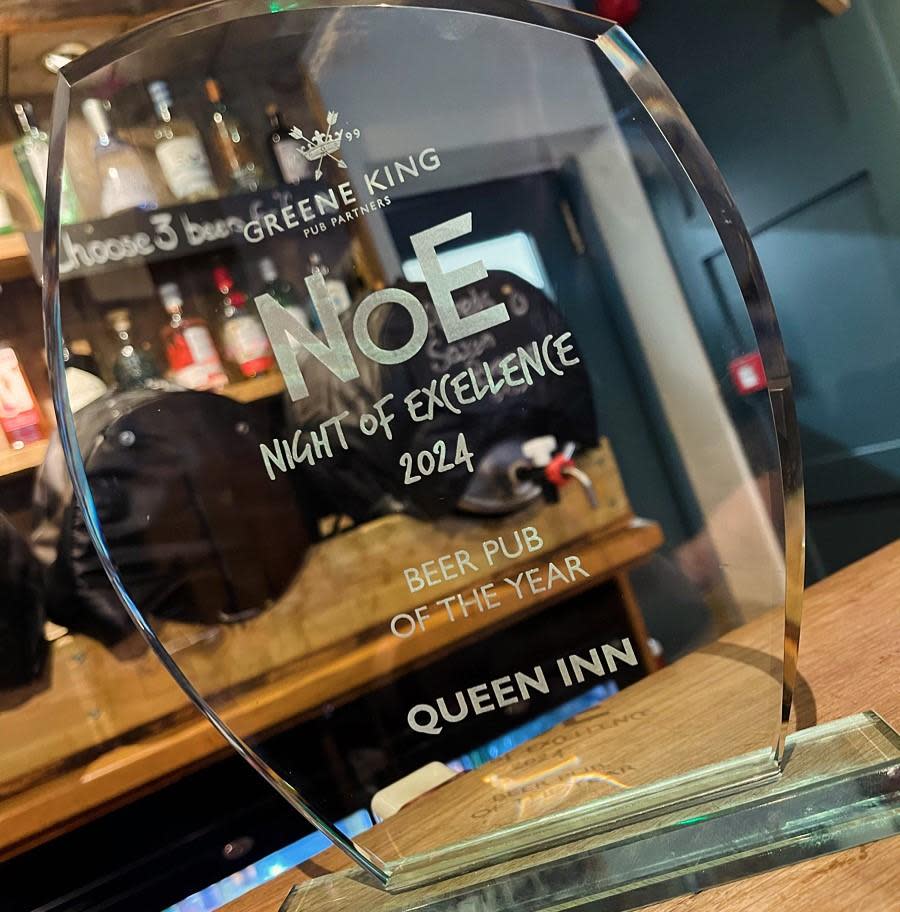 Daily Echo: The Queen Inn's award