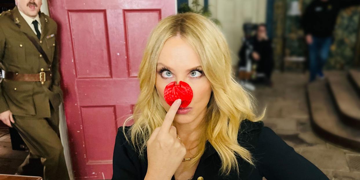 kylie minogue pokes her red nose for the ghosts red nose day sketch