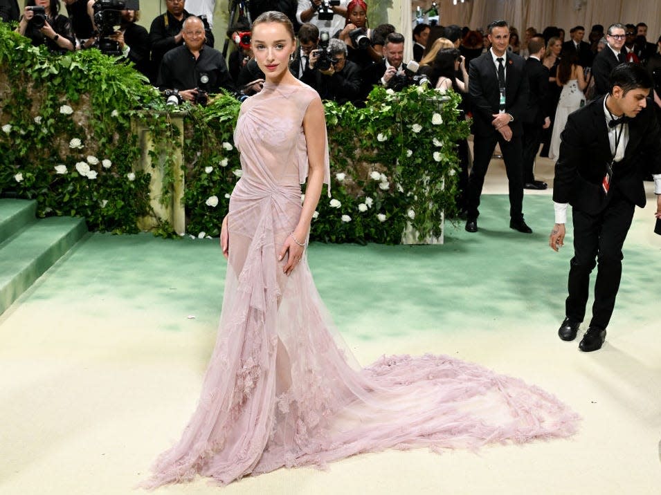 Phoebe Dynevor at the 2024 Met Gala.