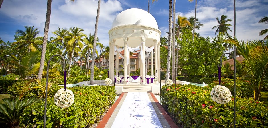 <p>The Dominican Republic is the second most popular spot for destination weddings, according to Mary Zajac from <a rel="nofollow noopener" href="https://www.expedia.ca/" target="_blank" data-ylk="slk:Expedia;elm:context_link;itc:0;sec:content-canvas" class="link ">Expedia</a>. “It’s popular because of the all-inclusive aspect, complete with wedding planners on site to help with any coordination.” <em>(Photo courtesy of <a rel="nofollow noopener" href="http://luxedestinationweddings.com/collection/majestic-elegance-2/" target="_blank" data-ylk="slk:Luxe Destination Weddings;elm:context_link;itc:0;sec:content-canvas" class="link ">Luxe Destination Weddings</a>)</em> </p>