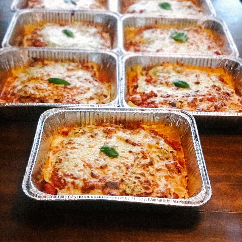 Lasagna Love connects volunteer cooks with people in need of a meal.