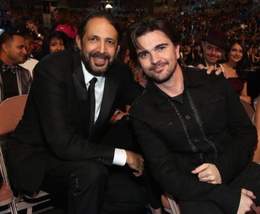 El colombiano Juanes se llevó el premio Álbum del Año de los Grammy Latino por su disco "MTV Unplugged", producido por el rey del merengue Juan Luis Guerra, en la fiesta de la música iberoamericana que entregó este jueves cuatro gramófonos a los mexicanos Jesse y Joy. (AFP/GETTY IMAGES | christopher polk)