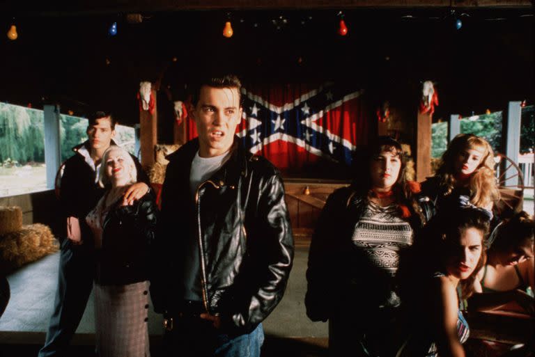 Ricki Lake, Johnny Depp y el resto del elenco de la comedia Cry Baby (1990)