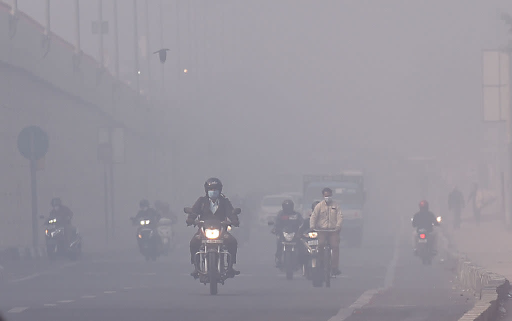 Air Quality In Poor Category As Dense Smog Engulf Delhi NCR