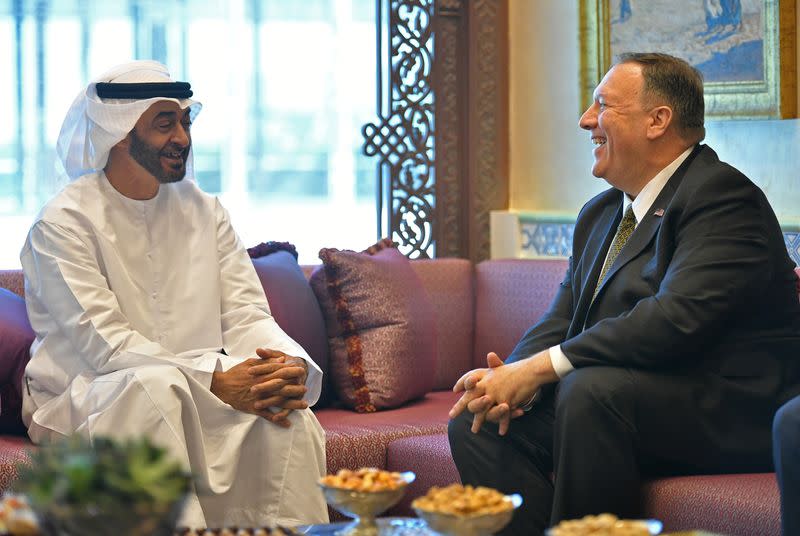 FOTO DE ARCHIVO: El secretario de Estado de Estados Unidos, Mike Pompeo, participa en una reunión con el príncipe heredero de Abu Dabi, Mohammed bin Zayed al-Nahyan, en Abu Dabi, Emiratos Árabes Unidos. 19 de septiembre de 2019.