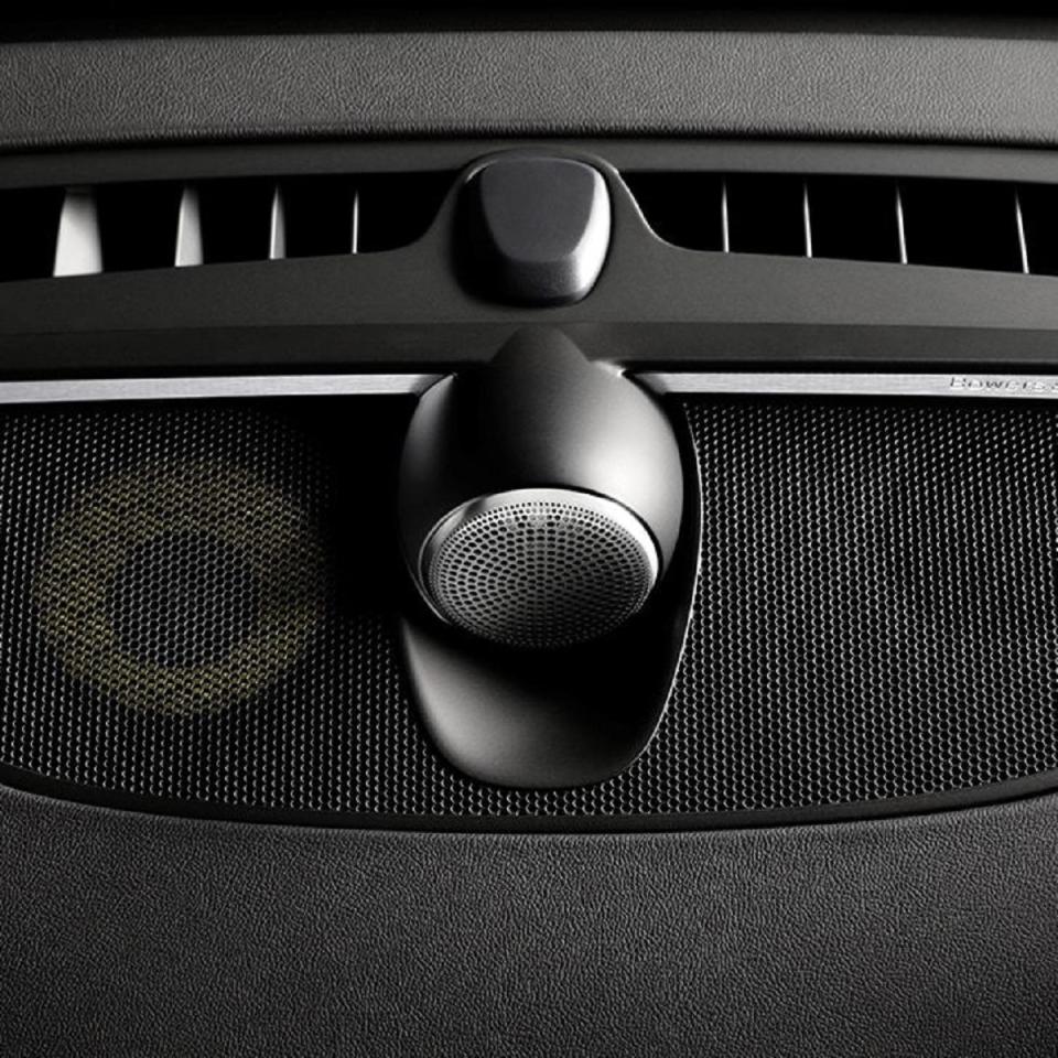 5-d-volvo-tweeter-on-top-technology_0.jpg