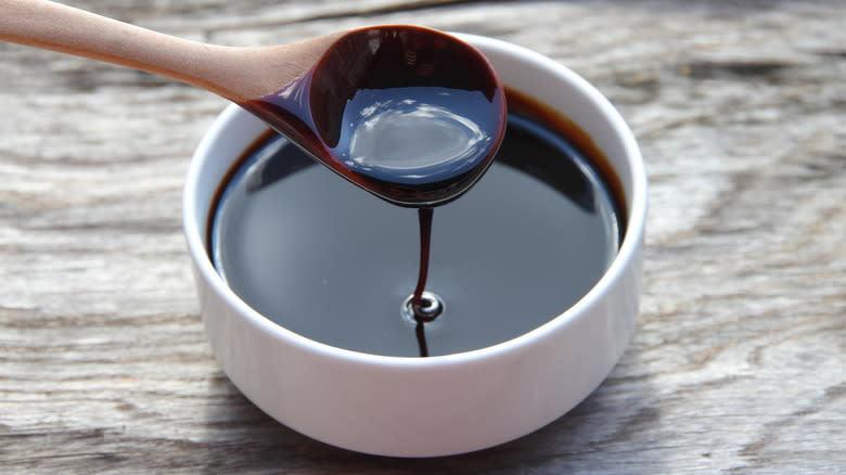 Bowl of molasses on table