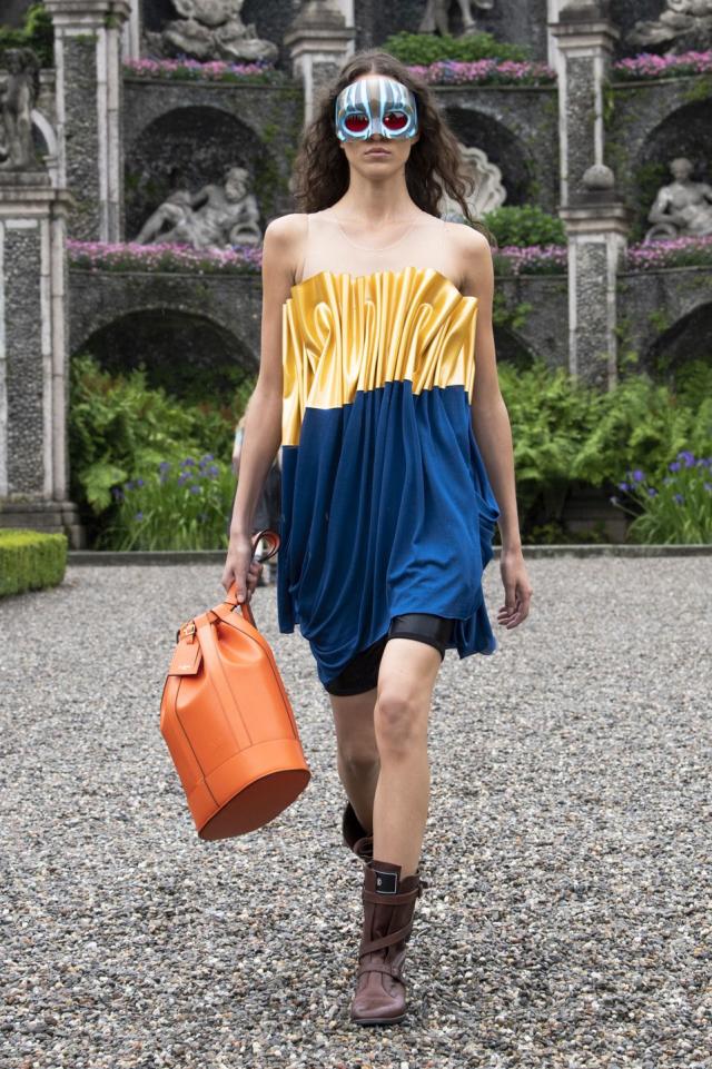 Nicolas Ghesquière Unveils Louis Vuitton Resort 2024 Show On Isola Bella  Vanity Teen 虚荣青年 Lifestyle & New Faces Magazine