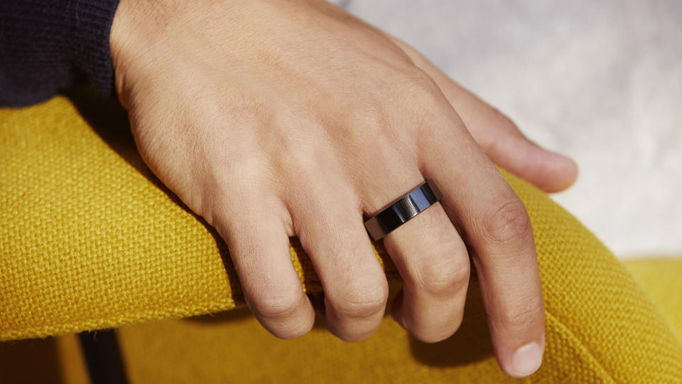 Der Oura-Ring sammelt regelmäßig sämtliche Daten und gibt via App konkrete Tipps zur Verbesserung der Schlafqualität. (Bild: ouraring.com)