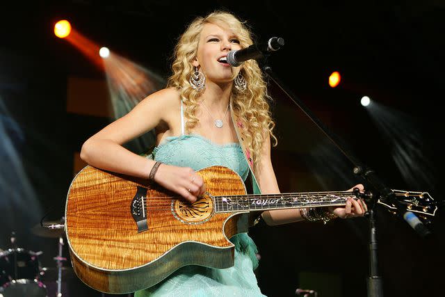 <p>Ethan Miller/Getty</p> Taylor Swift performing in 2007