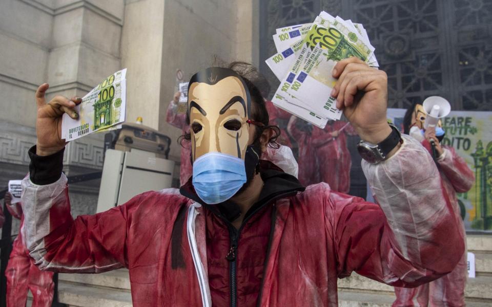 Protesters in Milan demand emergency income and financing during the pandemic