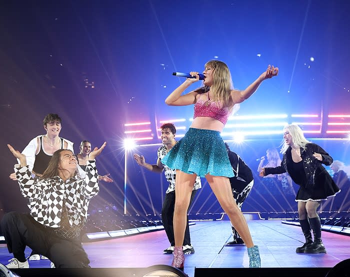 Taylor Swift en su concierto en Paris de Eras Tour