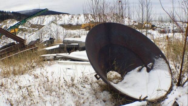 A mining claim in Dawson City, Yukon. Critics have weighed in on the mineral development strategy, which seeks to improve Yukon's mining regime. (Julie Landry/Radio-Canada - image credit)