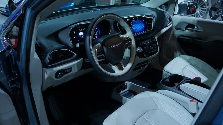 2017 Chrysler Pacifica Hybrid photo