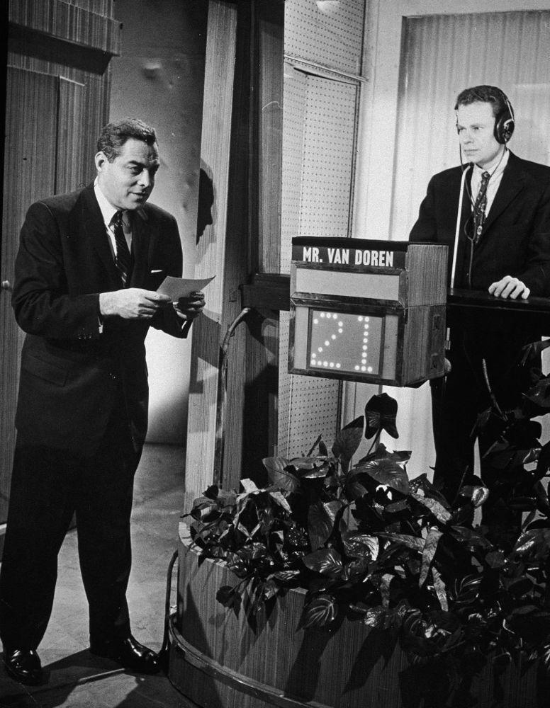 Twenty-One host Jack Berry (left) and Charles Van Doren in 1958 | Hulton Archive/Getty