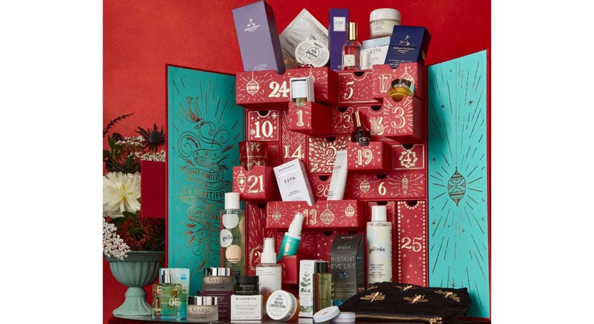 Fragrance & Cosmetics Coffret: Chanel Advent Calendar - Prix Formes de Luxe