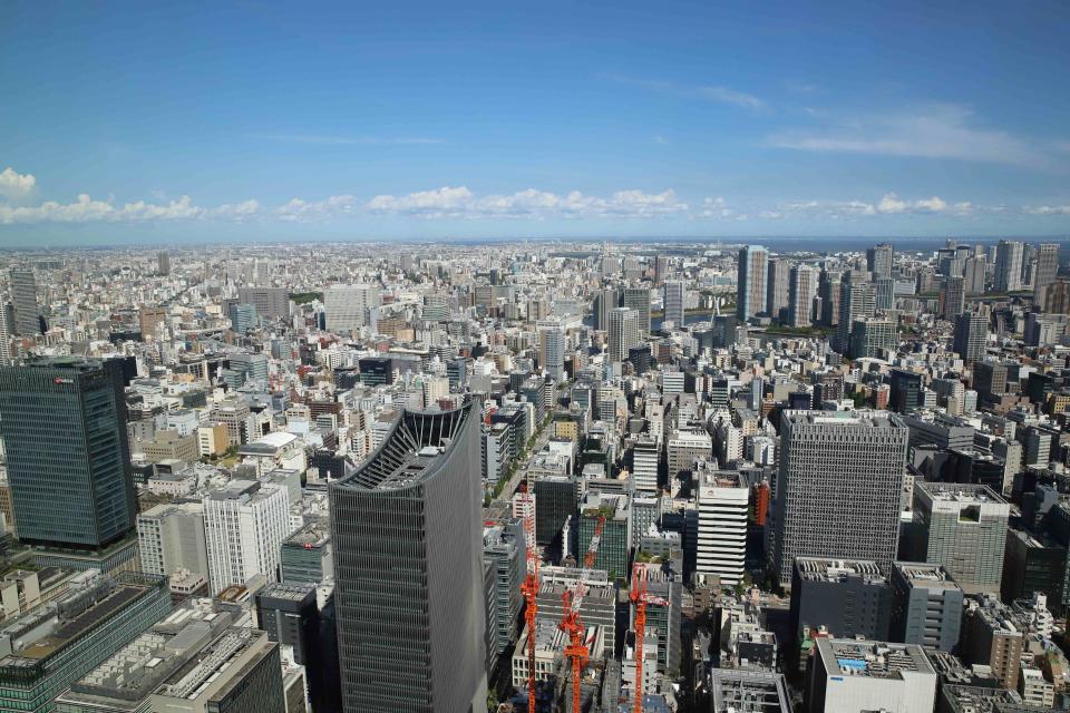 落地窗外的東京市景一覽無遺。