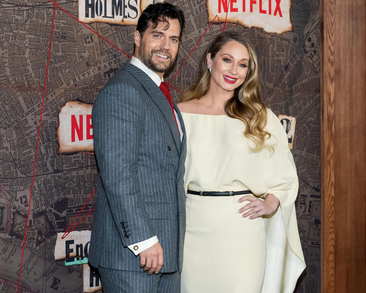 NEW: @HenryCavill and his girlfriend @nviscuso at the premiere of  #EnolaHolmes2 in NYC tonight. ✨ 📷: Getty Images via @21metgala //…