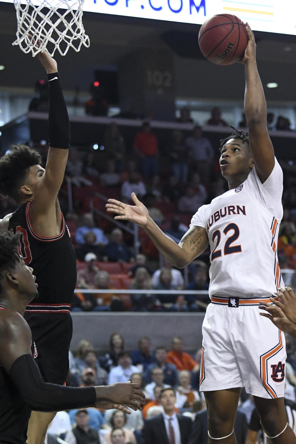 Auburn guard Allen Flanigan (22) scores against Georgia during the first half of an NCAA college basketball game Saturday, Jan. 11 2020, in Auburn, Ala. (AP Photo/Julie Bennett)