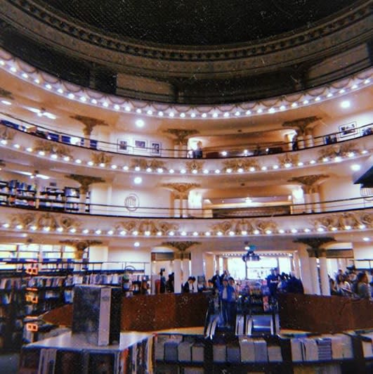 <p>La sala en la que grababa Gardel aún existe, pero está cerrada para los visitantes.<br><br>Foto: Instagram/<a rel="nofollow noopener" href="https://www.instagram.com/p/BsZK5YED9_t/" target="_blank" data-ylk="slk:misstamburine_;elm:context_link;itc:0;sec:content-canvas" class="link ">misstamburine_ </a> </p>